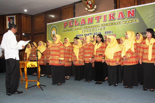 Gubernur Dorong BKOW Berdayakan Kaum Perempuan