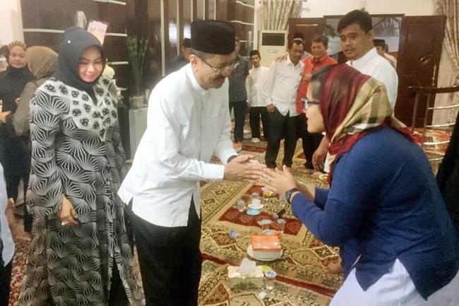 Putri Presiden Melayat Dirumah Duka Mantan Dirut PTPN IV