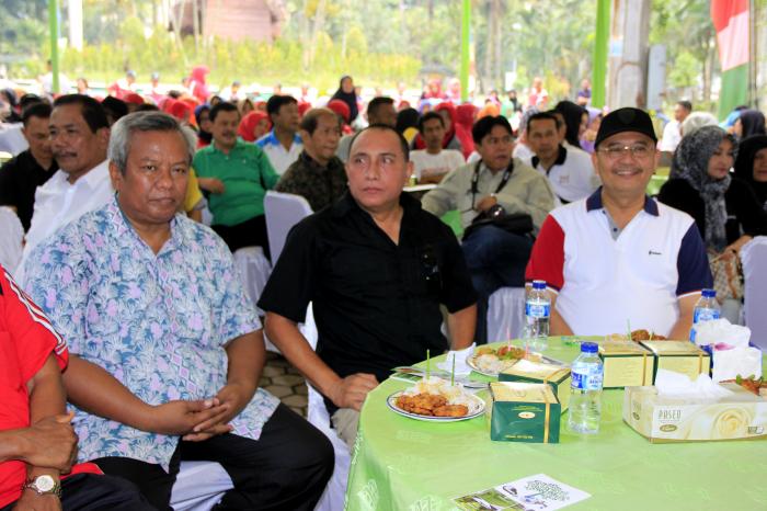 Pangkostrad & Wali Kota Ajak Warga Tanam Cabai di Perkarangan Rumah