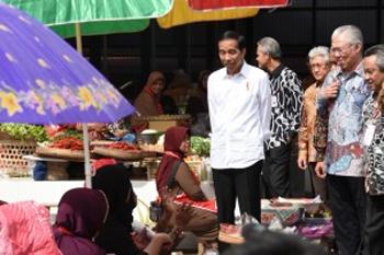 Presiden Jokowi Harapkan Pasar Rakyat Tidak Kalah  dengan Mall
