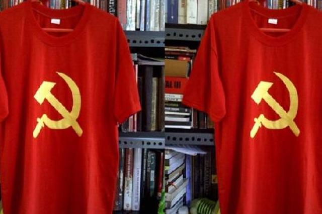 Seorang Wanita Diamankan di Bandara Kualanamu Saat Pakai Baju Berlambang Paru Arit