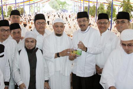 Zikir Akbar Bank Sumut Bersama Ustadz Arifin Ilham: Pembangunan Fisik Mesti Dibarengi Pembangunan Rohani