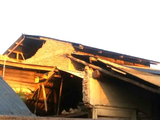 Sebanyak 103 Rumah Rusak di Karo Akibat Gempa, Warga Trauma Tidur di Rumah