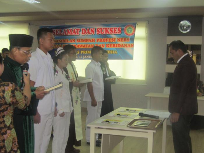 FKK UNPRI Gelar Pelantikan dan Pengambilan Sumpah Perawat Profesi Ners