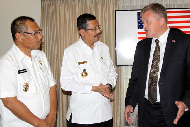 Didampingi Akhyar Nasution, Gubernur Ucapkan Selamat Kepada Rakyat Amerika
