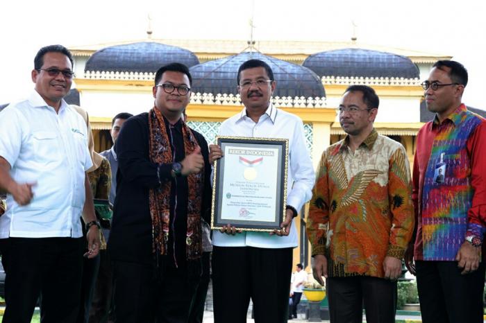 Berikan Asuransi Untuk 31.465 Tenaga Kerja, Tengku Erry Raih MURI