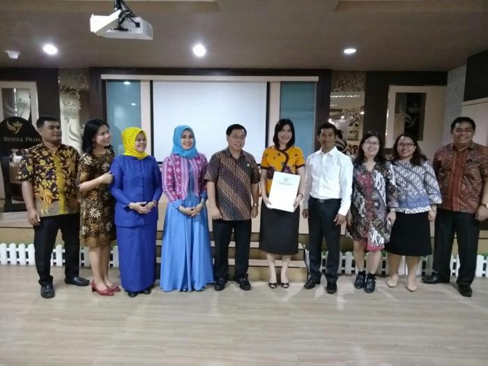 Sofyan Tan Serahkan Beasiswa Bidikmisi Aspirasi UNPRI