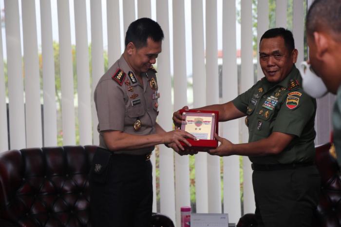 Pangdam Beserta Pejabat Di Lingkungan Kodam I/BB Terima Kunjungan Silaturahmi Kapolrestabes Medan