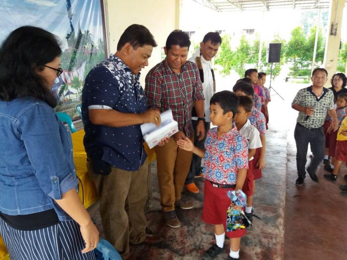 Panitia Natal PWI Sumut Berbagi Kasih di SD HKBP Pulo Brayan