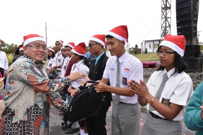 Letjend (Purn) Hinsa Siburian Motivasi Siswa-Siswi di Humbang Hasundutan