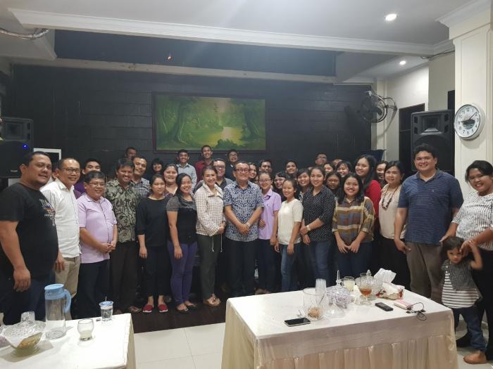 Padus Consolatio dan El-Shaddai Lantunkan Lagu Persembahan di Kediaman Dr RE Nainggolan MM