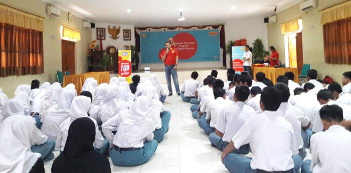 Karyawan Indosat Ooredoo Latih Literasi Digital & Bijak Bersosial Media
