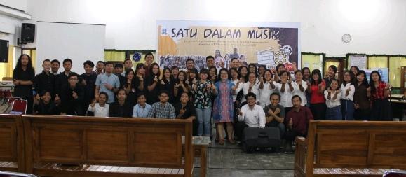 Mahasiswa Musik FBS UHN Medan Unjuk Kemampuan Dalam PKM Satu Dalam Musik