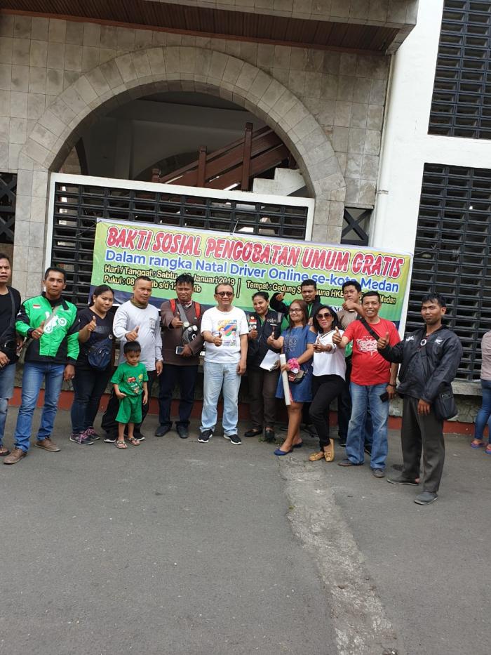 Penarik Ojek Online dan Keluarga Ikuti Pengobatan Gratis N4J dan YSKI di Medan