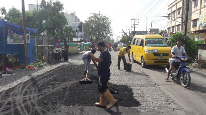 Wali Kota Instruksikan Dinas PU Perbaiki Jalan Rahmad Buddin