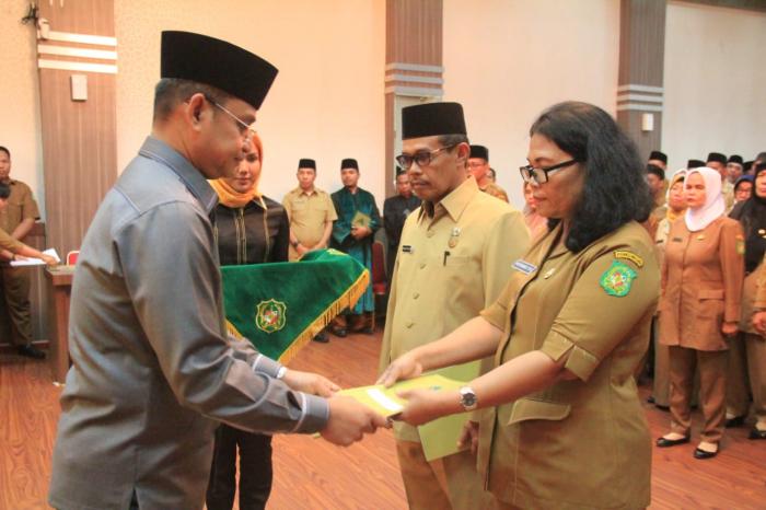 113 Kepala Sekolah dan Pejabat Struktural Dinas Koperasi dan UKM Kota Medan Dilantik