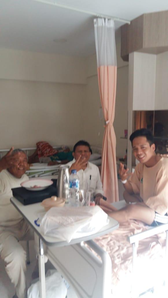 TePS Jenguk Anak Djarot Korban Kecelakaan