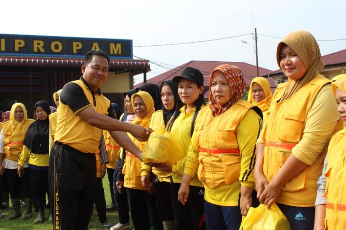 Polres Labuhanbatu Isi Jumat Berkah Bersama Petugas Kebersihan