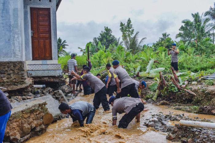 Banjir Melanda Sejumlah Lokasi di Padangsidimpuan