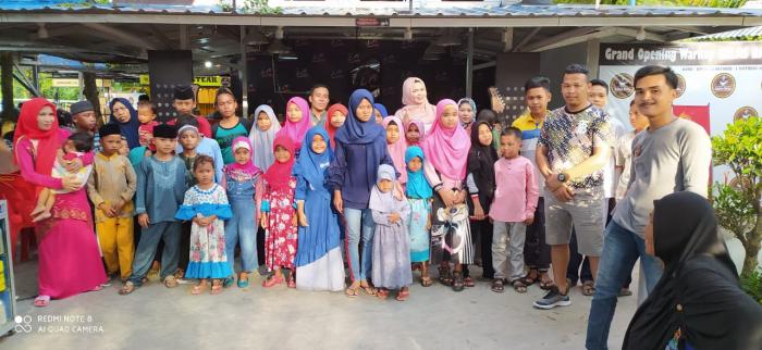 Berbagi Tali Asih, Owner Warkop Gelas Batu Santuni Anak Yatim Piatu dan Warga Kurang Mampu