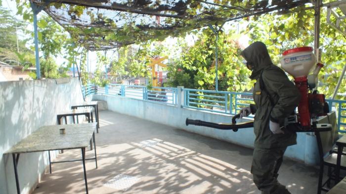 ALL OUT Cegah Covid-19, Batalyon B Pelopor Sumut Gencarkan Penyemprotan Disinfektan