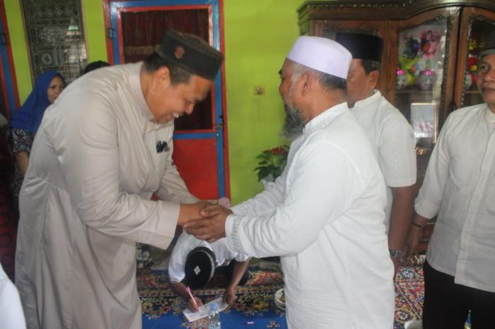 Keluarga Besar Bupati Labuhanbatu Memberikan Bantuan Pembebasan Lahan Mesjid Furqoniyah