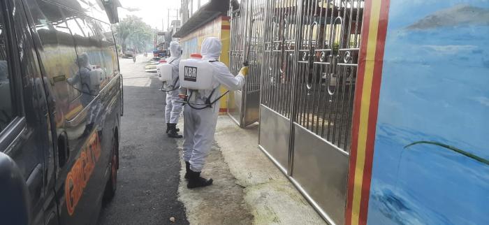 Cegah Covid-19, Brimob Polda Sumut Rutinkan Penyemprotan Disinfektan