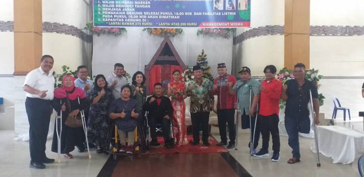Penyandang Disabilitas Menikah di Medan, RE Nainggolan Ucapkan Selamat