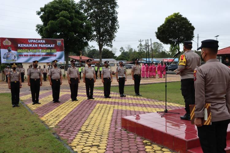 Kapolres Humbang Hasundutan Pimpin Upacara Korps Raport Kenaikan Pangkat Setingkat Lebih Tinggi