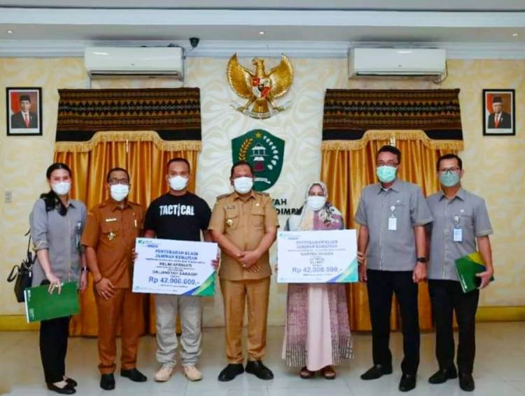 Walikota Sidempuan Salurkan Klaim Jaminan Kematian BP Jamsostek
