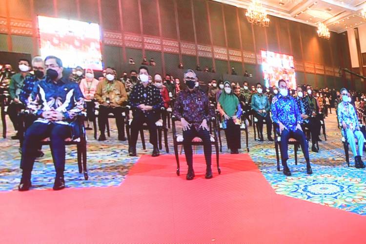 Kinerja Ekonomi Sektor Riil Membaik, Presiden: Tetap Waspadai Covid-19