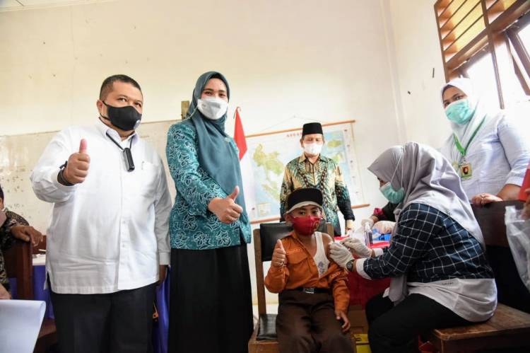 Bupati Tapsel Dorong Pelaksanaan Vaksinasi AUD Secara Bertahap