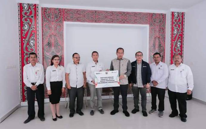 Inalum Serahkan Bantuan  Mobiler SMP di Humbang Hasundutan