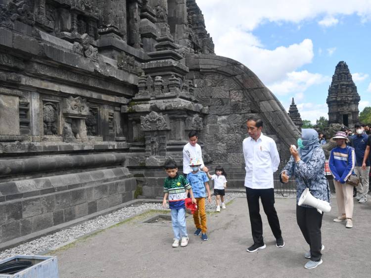 Ajak Cucu ke Candi Prambanan, Presiden Jokowi Promosikan Wisata Edukasi