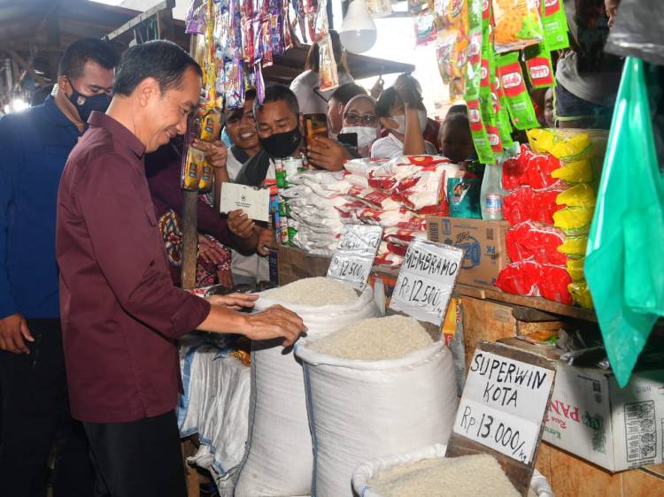 Presiden Cek Harga Sembako di Pasar Airmadidi Minahasa Utara