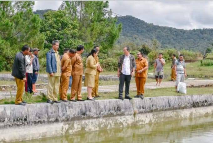 Bupati Humbang Hasundutan Kunker Ke Unit Pembibitan Peternakan dan Balai Benih Ikan