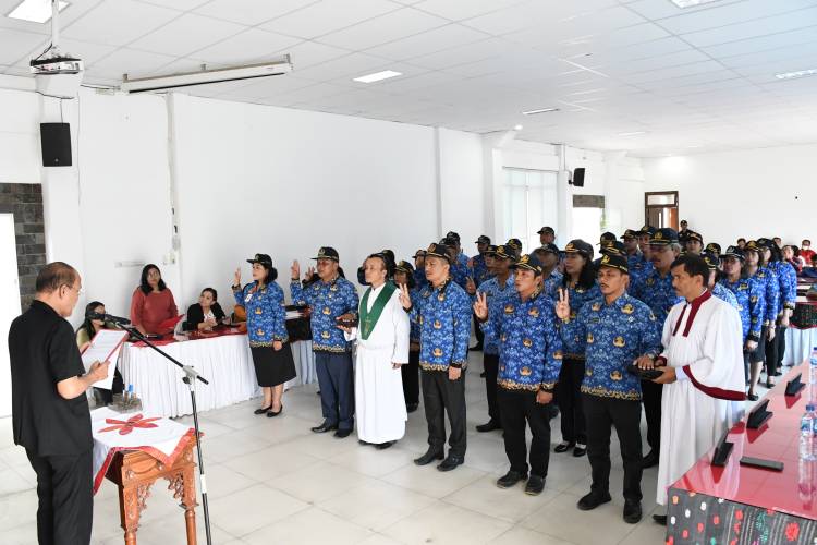 Wakil  Bupati Samosir Lantik Pejabat Administator Dan Pengawas
