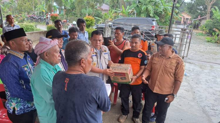Bupati Labuhanbatu Turun Langsung Temui Warga Terdampak Banjir