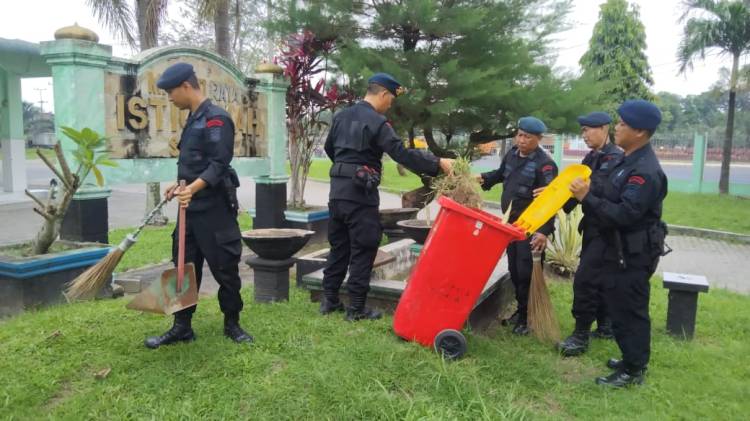 Batalyon A Sat Brimob Polda Sumut Melaksanakan Kegiatan Bakti Sosial di Masjid
