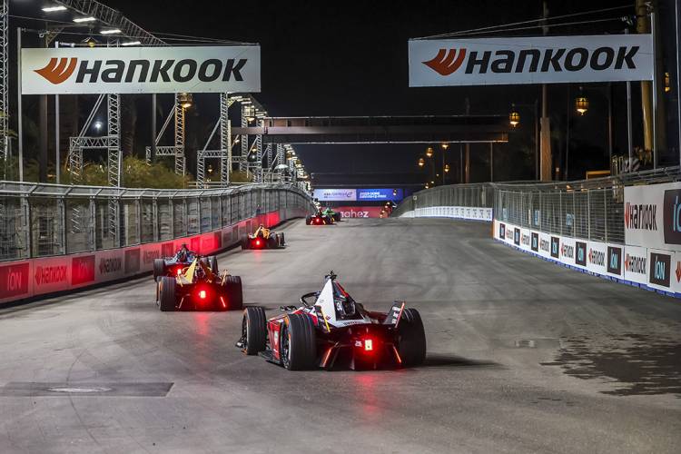 Hankook iON Race Bersiap Menuju Diriyah E-Prix: Balapan Double Header di Lintasan Gurun Pasir pada Malam Hari