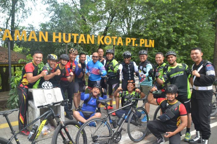 Guna Menjaga Stamina dan Tetap Prima, Dansat Brimob Polda Sumut Laksanakan Giat Bersepeda