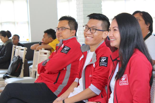 Nissan Ajak Arek Suroboyo Saksikan Laga Pertarungan 6 Finalis Nissan GT Academy 2016 di Layar Kaca