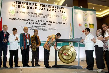 Gubernur Sampaikan Keluhan Masyarakat di Medan Hospital Expo