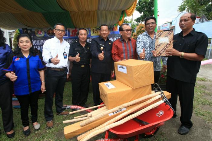 Terbaik Pertama, Desa Ambarita Simanindo Terapkan Budaya Bersih Bersama Warga