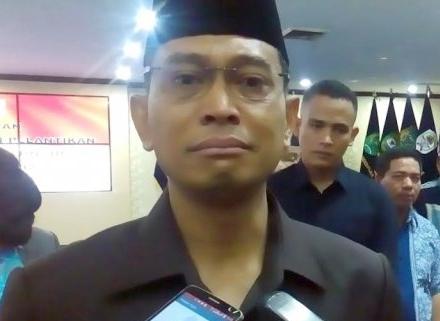 Air Mata Bahagia Pun Tak Terbendung Saat Pelantikan Amran Sinaga