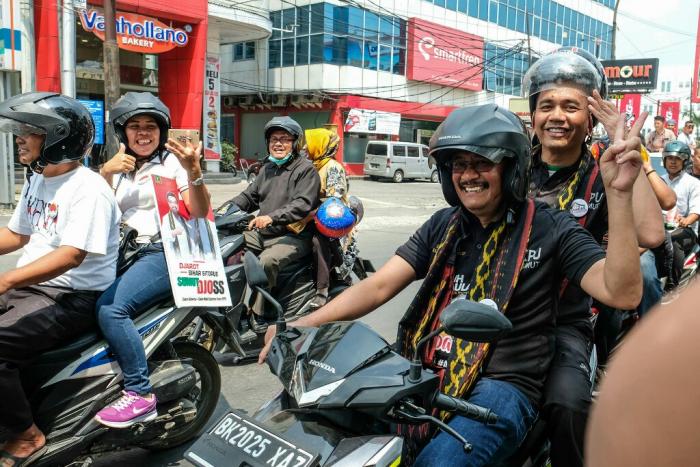 DJOSS Sapa Warga Dari Sepeda Motor