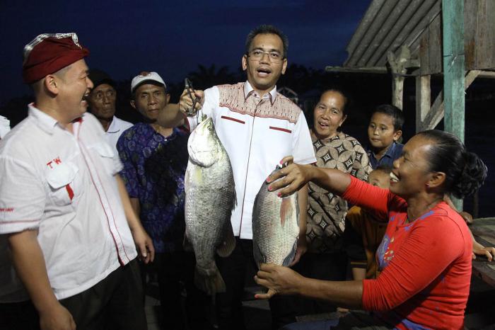 Bertemu Masyarakat Bagan Percut, Sihar Terima Curhatan Nelayan