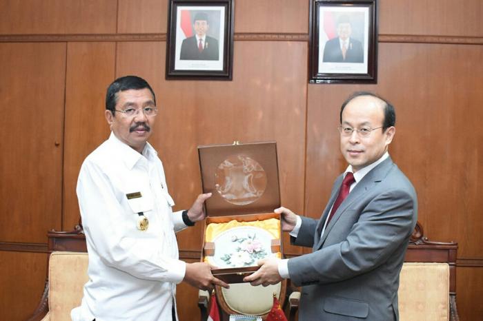 Baru Dua Bulan Bertugas, Dubes Xiao Qian Temui Tengku Erry