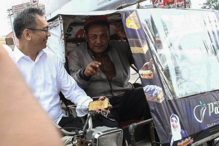 Parbetor Tarik Tangan Sihar Sitorus dan Katakan Ini