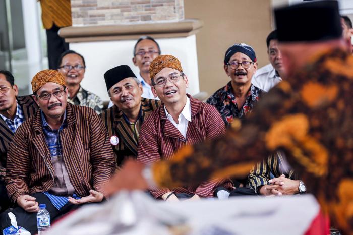 Saat Penetapan KPU, Djarot dan Sihar Sungkem ke Tokoh Sepuh Pujakesuma